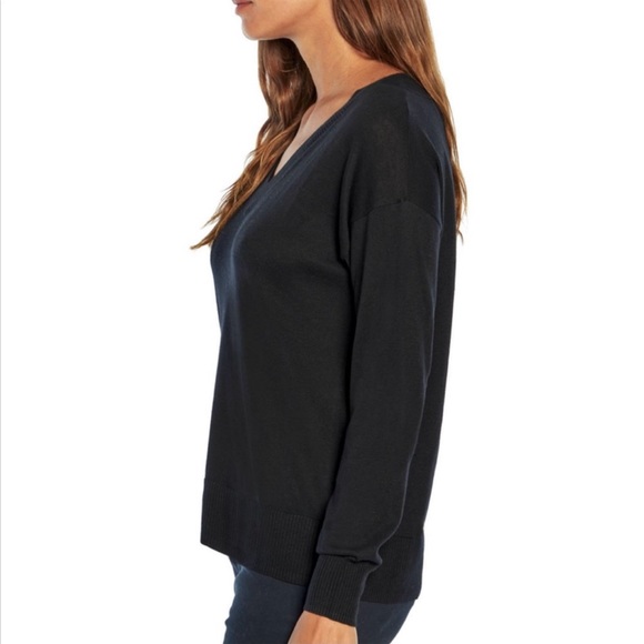 Gap Relaxed Fit Lightweight V-Neck Sweater - Picture 2 of 5